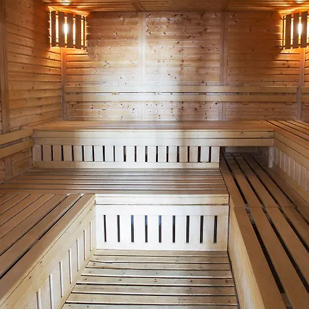 Отель Wellness 4*